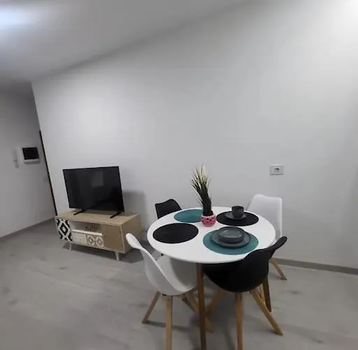 Piso Zona Mesa Y Lopez דירה *